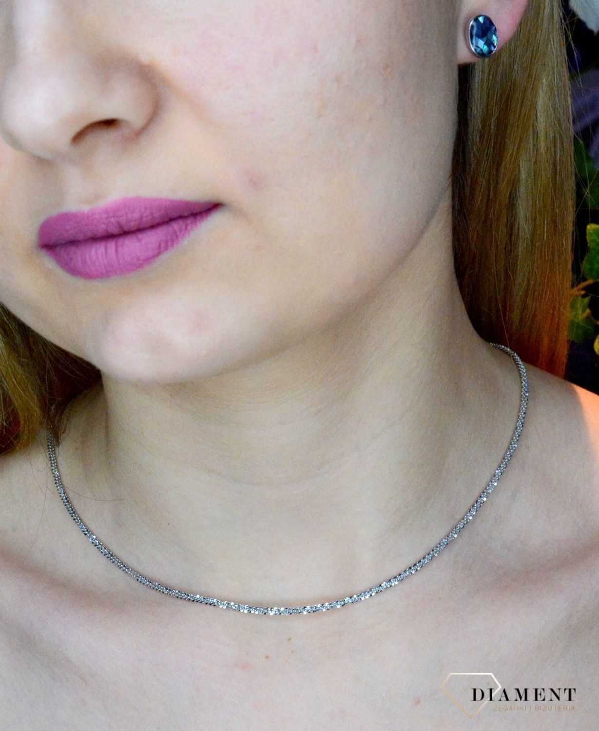 Srebrny łańcuszek o ozdobnym błyszczącym splocie 2 mm DIA-NSZ-6014-925. Efektowny splot, który przez swoją uniwersalną strukturę jest idealną bazą do rozmaitych wisiorków oraz dodatków. W ofercie naszego sklepu znajdziesz id.jpg